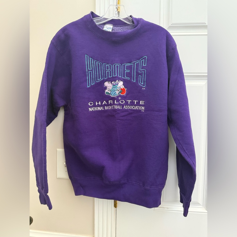 VINTAGE Charlotte Hornets NBA Logo 7 Sweatshirt Purple Size Medium